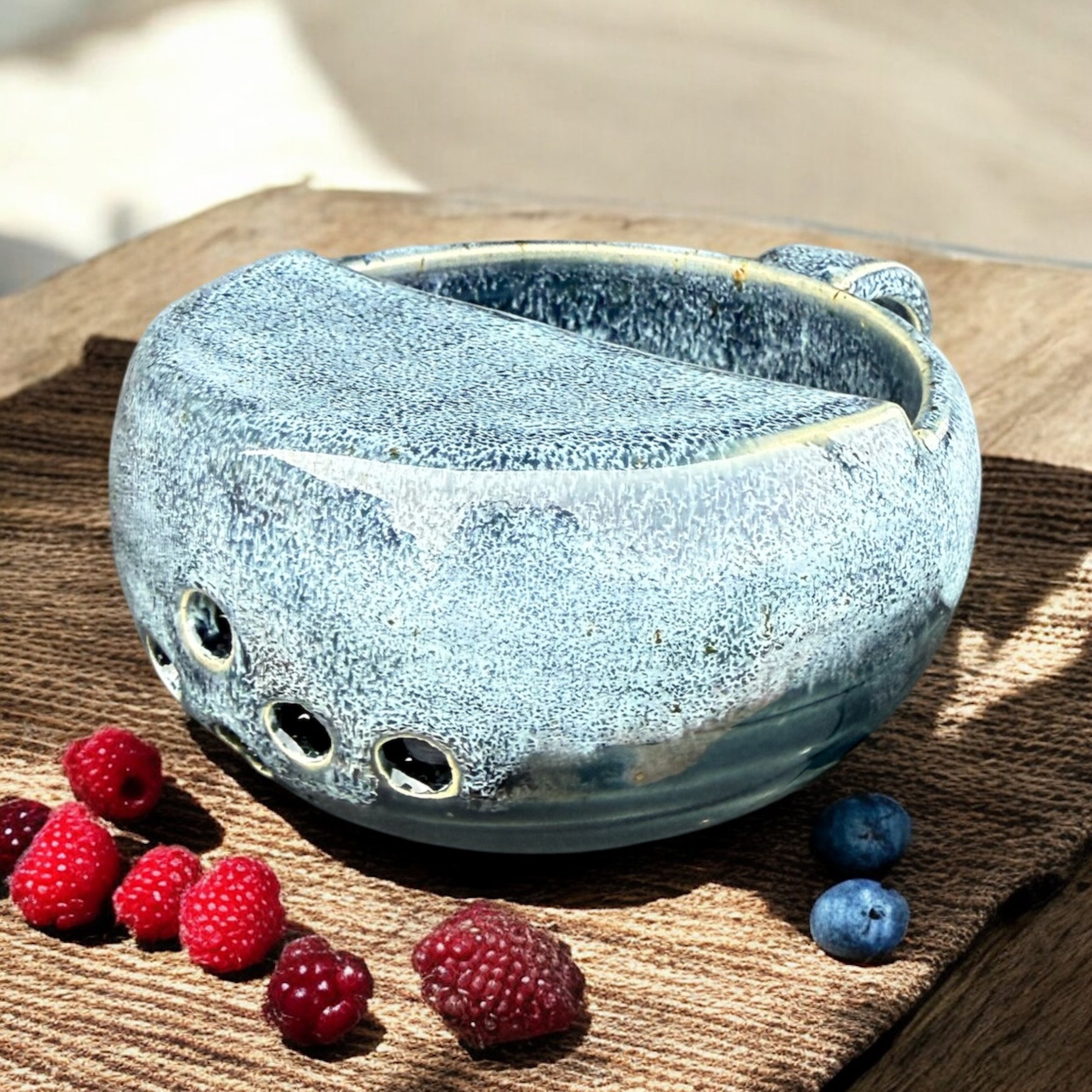 Handmade ceramic berry rinsing mug - BM Ceramics